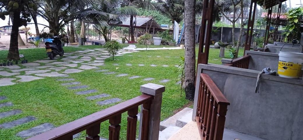 Relax Beach Resort Weligama Room photo